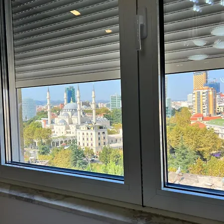 Loft Living ティラナ