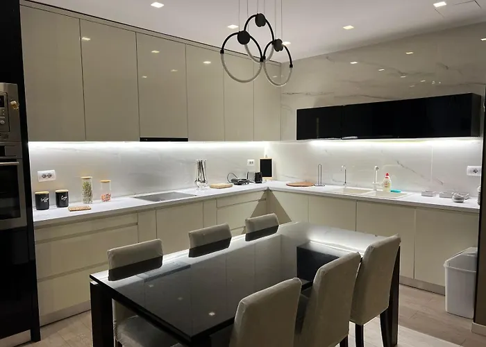 Loft Living * ティラナ